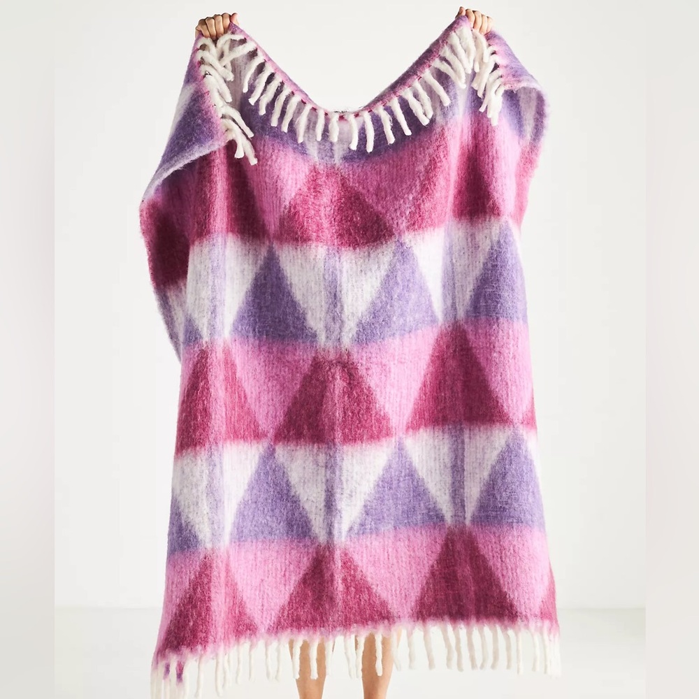 Anthropologie COZY COCOON FRINGED THROW BLANKET Style 69669844 PURPLE GEO